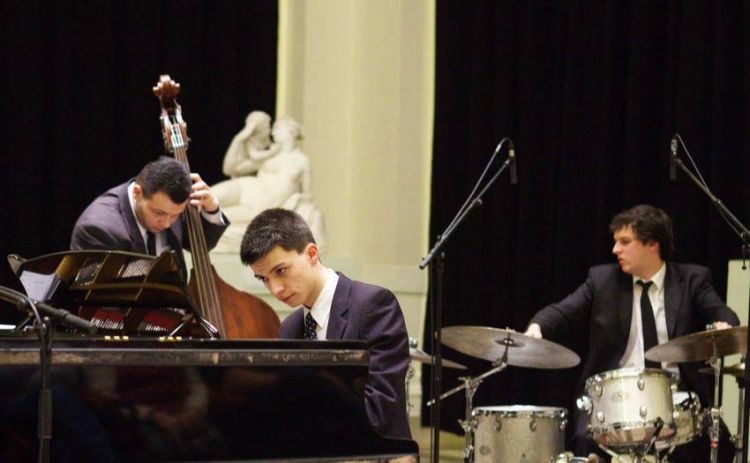 olah krisztian trio
